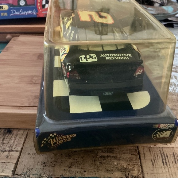 Rusty Wallace #2 Diecast Bank 1:24 Stock Car Winner’s Circle Nascar Collectable - Picture 3 of 5